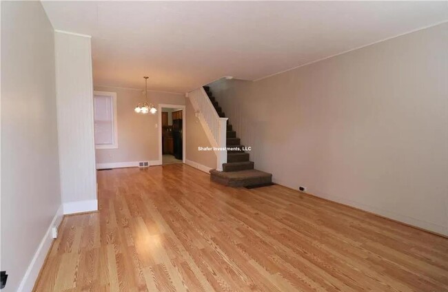 Building Photo - 429 E Frankford St