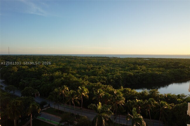 Building Photo - 1121 Crandon Blvd