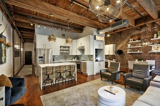 Building Photo - 528 Baronne St