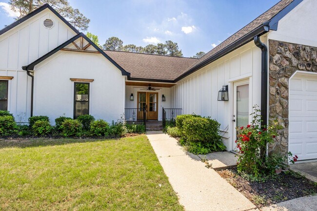 Building Photo - Updated Ranch Floorplan with Modern Finishes