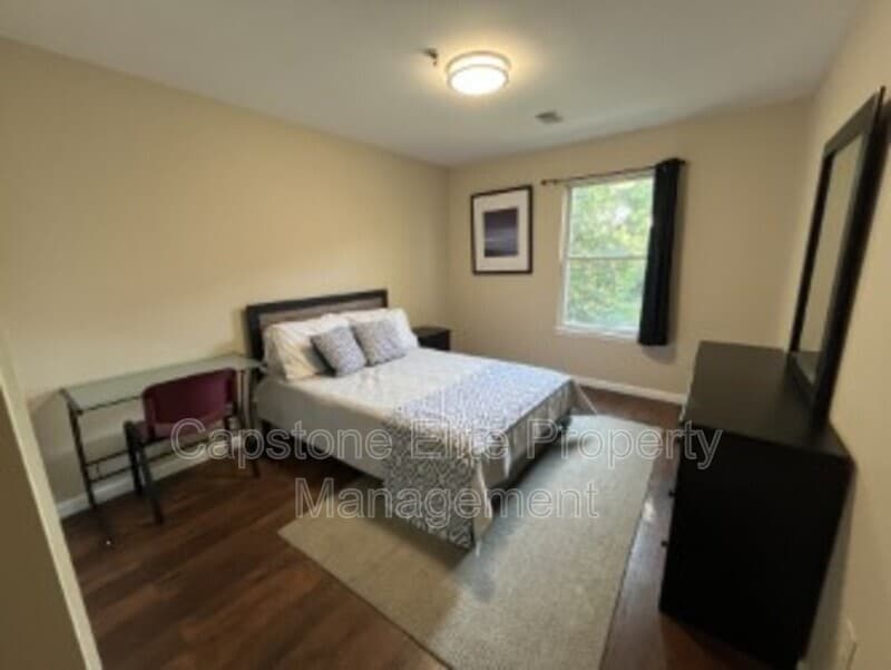 Building Photo - 141-143 Norfolk Street - 3 - 3 Standard Co...
