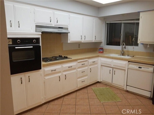 Foto del edificio - 879 Cardona Pl