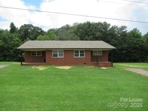 Building Photo - 1747 River Rd