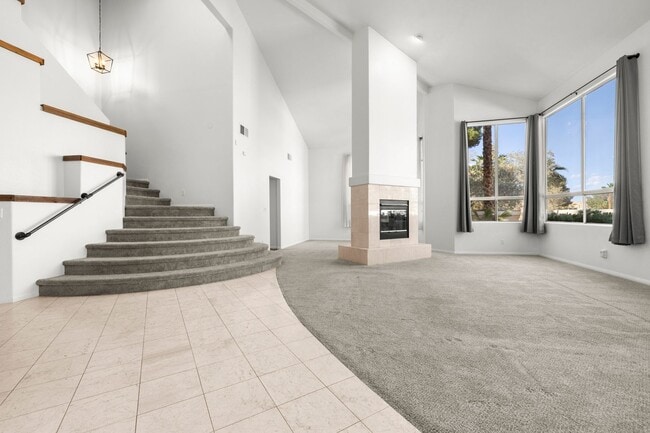 Building Photo - Stunning Corner Lot with 4 Large Bedroom Home in Guard Gated Painted Desert Golfing Community