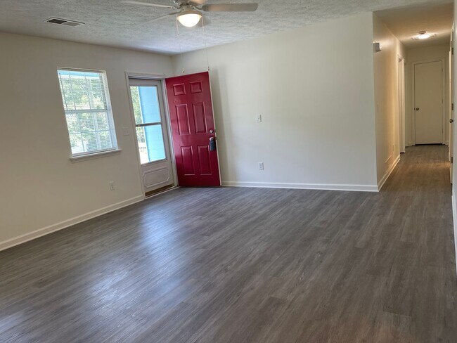 Building Photo - Ranch Home