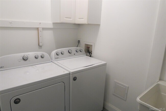 Building Photo - 2 NY-32