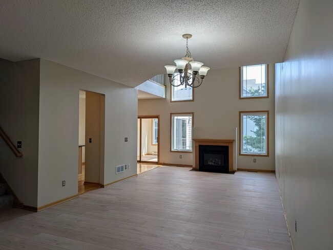 Building Photo - 594 Sutherland Dr