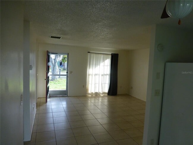 Foto del edificio - 6811 Lassen Ave