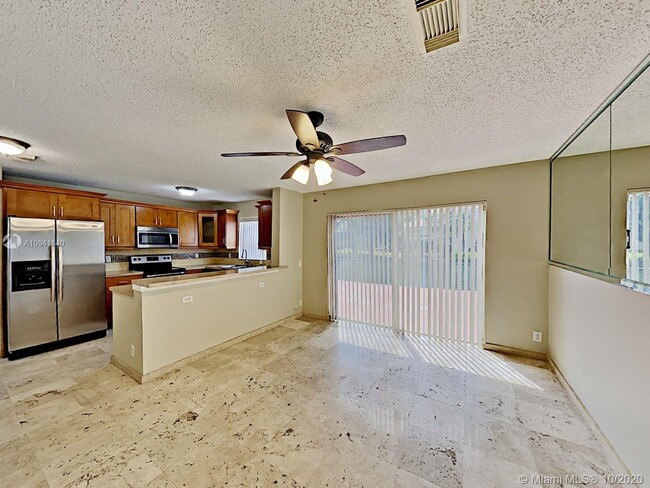 Building Photo - 7472 Viscaya Cir