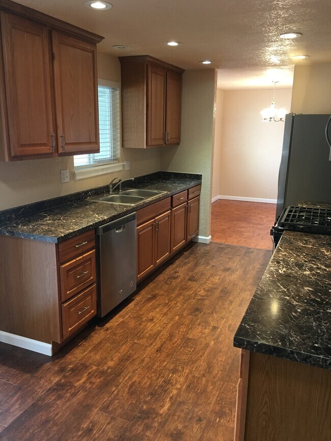 Foto del edificio - 3 bedroom 2 bathroom house - Stewart Lennox