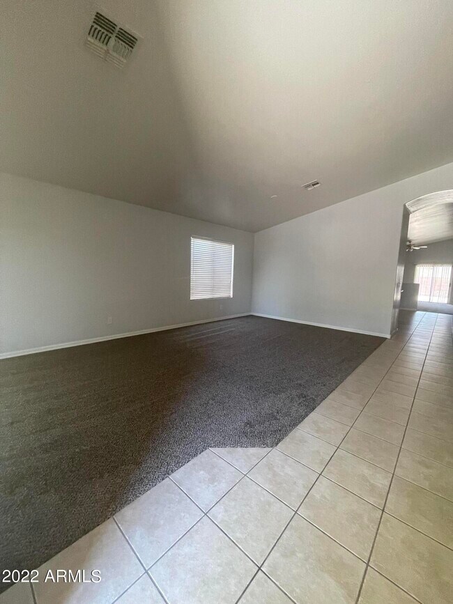 Foto del edificio - 8309 W Miami St