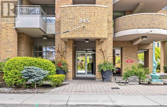 Photo du bâtiment - 245-LP245 Davisville Ave