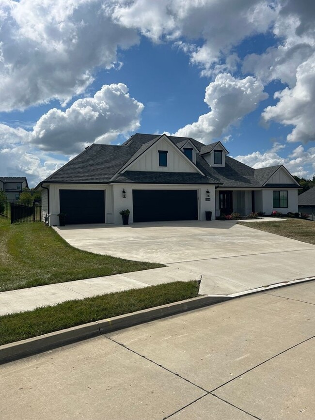 Building Photo - 3304 Wentworth Dr
