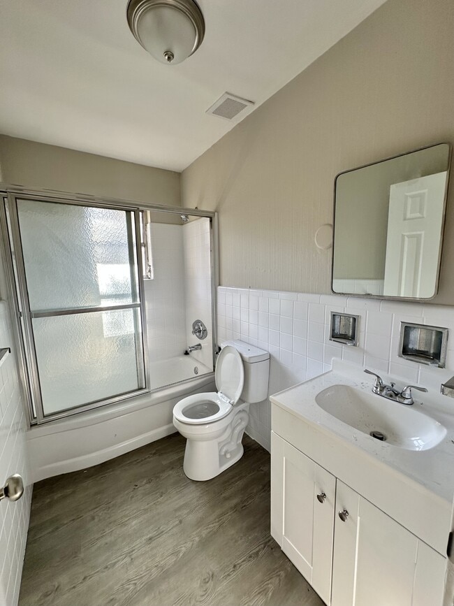 Foto del edificio - 1930 Granville Ave