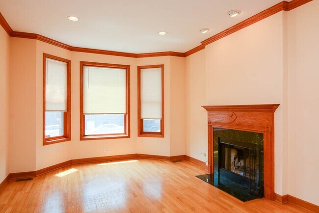 Foto del edificio - 1720 W Augusta Blvd