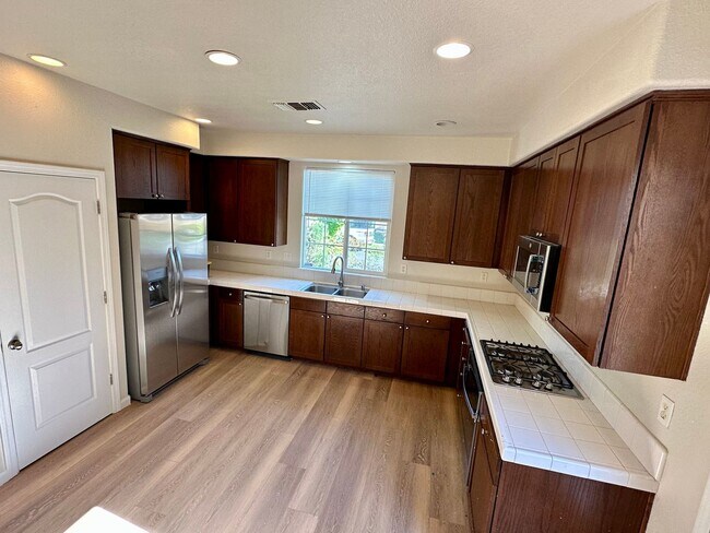 Foto del edificio - Lovely home with all new appliances and la...