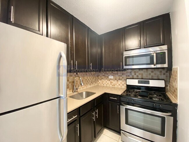 Foto del edificio - 3333 Broadway