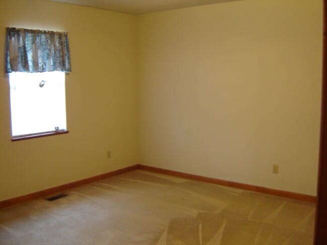 bedroom - 1113 E Lincoln St