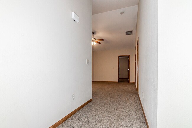 Foto del edificio - Please View 3D Virtual Walk-Through Before...