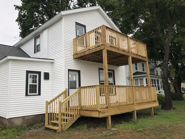 Front - 470 W Whitewater St