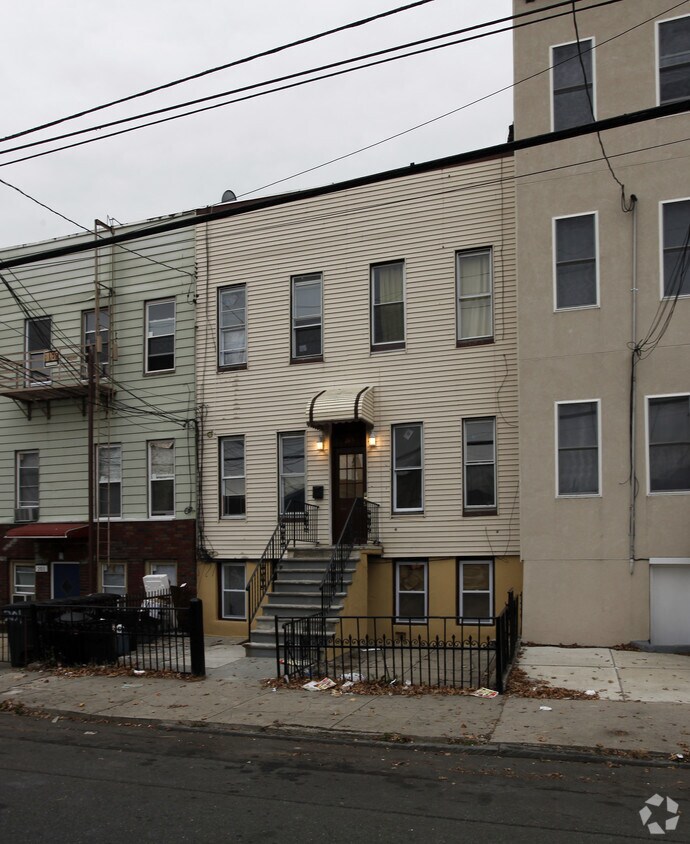 Building Photo - 203 Webster Ave