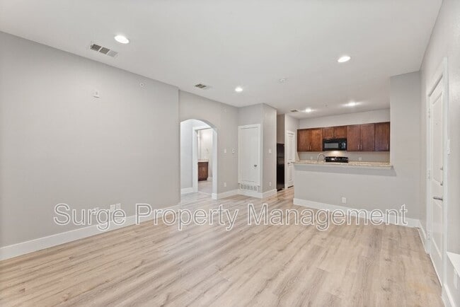 Foto del edificio - 13609 Pinnacle Cir W