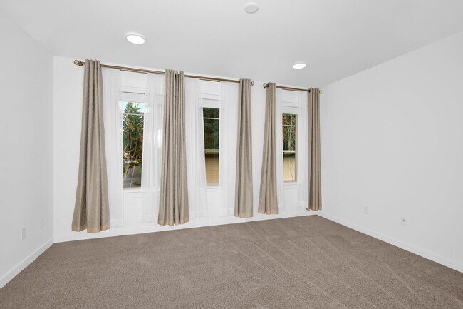 Foto del edificio - Spacious 3 Bedroom Bellevue Townhome with ...