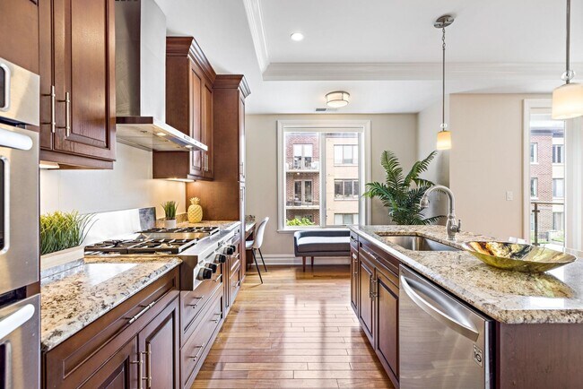 Building Photo - 250 Henley Pl