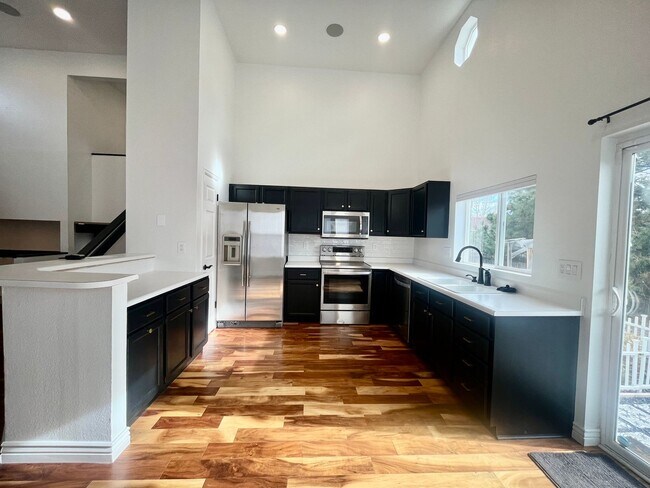 Foto del edificio - Beautifully Renovated 4-Bedroom Home in Canterberry Crossing