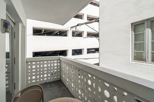 Building Photo - 1036 Ocean Dr
