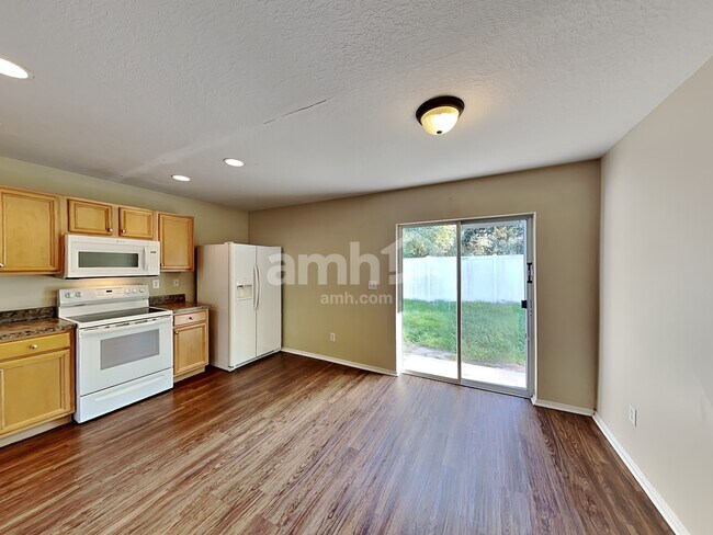 Foto del edificio - 30807 Temple Stand Ave
