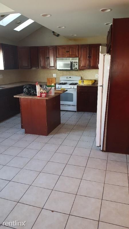 Foto del edificio - 5 br, 3 bath House - 543 S Bayview Ave