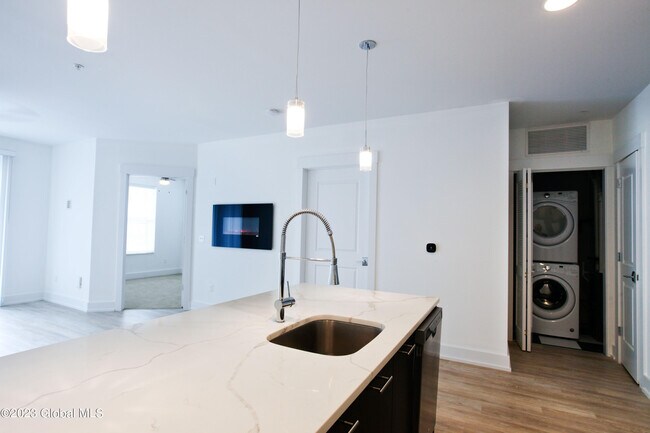 Building Photo - 25 Whistler Ct