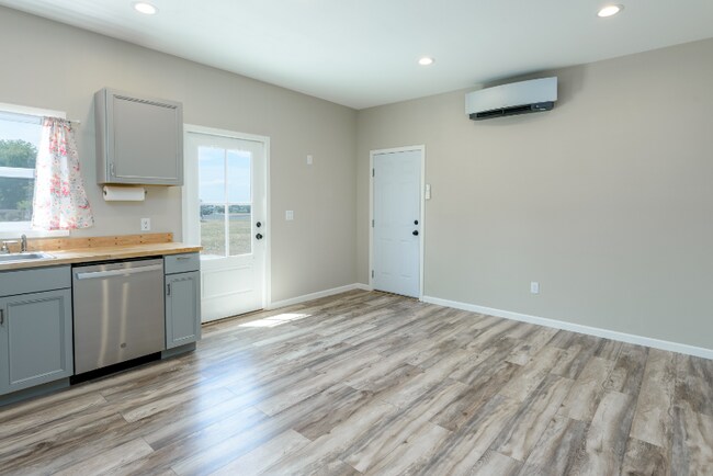 Foto del edificio - 11801 Rd 5.6 NE