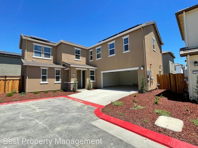 Building Photo - 4 br, 3 bath House - 2101 Daimler St