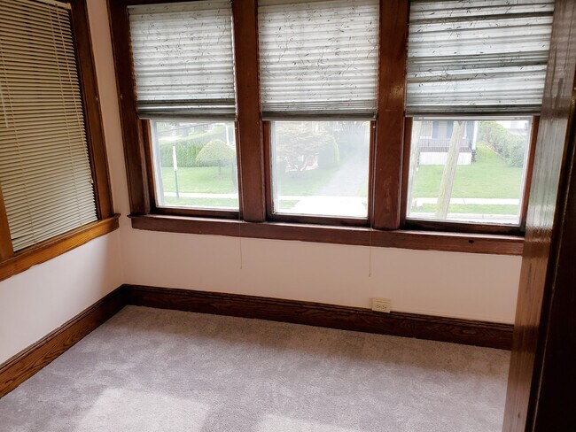 Sun Room - 292 Berkeley Ave
