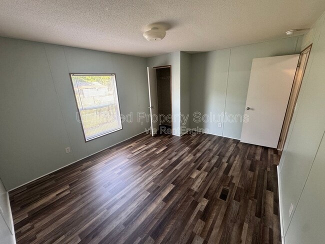 Building Photo - 9499 Wendi Dr NE