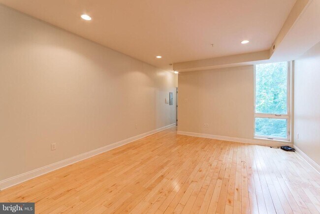 Foto del edificio - 319 N Preston St