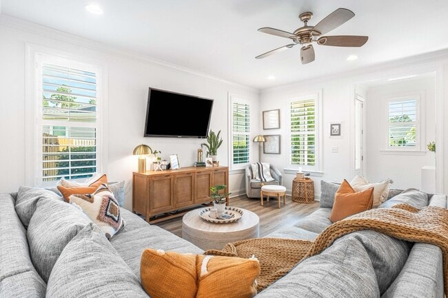 Building Photo - 229 Windrow Way