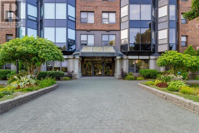 Photo du bâtiment - 156 Portugal Cove Rd