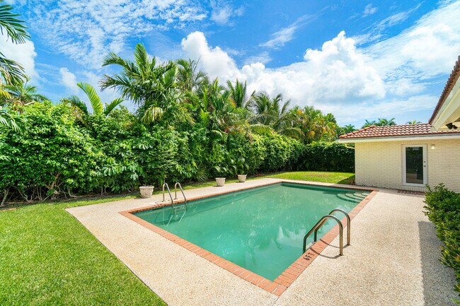 Building Photo - 239 S Maya Palm Dr