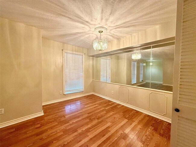 Foto del edificio - 361 N Post Oak Ln