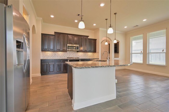 Building Photo - 2027 Scenic Hollow Ln