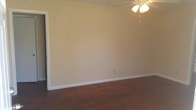 Building Photo - 4298 Hendrix Dr.