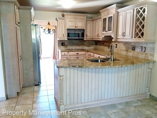 Foto del edificio - 3 br, 3.5 bath House - 5657 Hillcrest Circ...