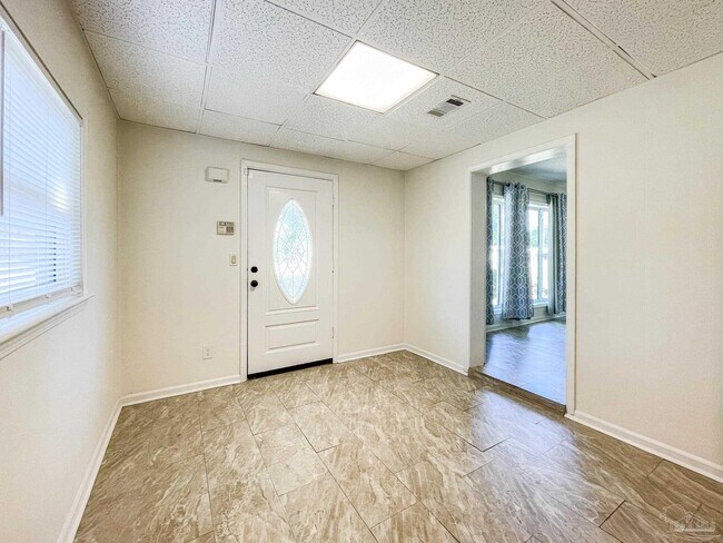 Building Photo - 3355 Seabrook St