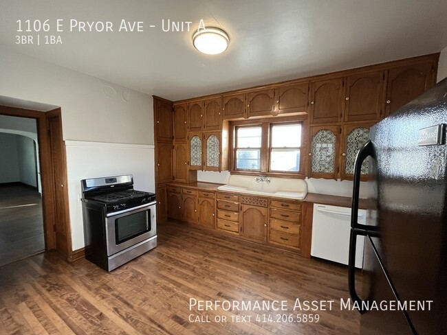 Building Photo - 1106 E Pryor Ave