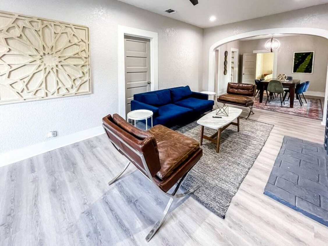 Foto principal - 1108 Center St