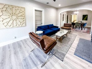 Building Photo - 1108 Center St