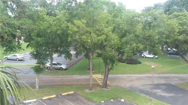 Foto del edificio - 9430 Live Oak Pl